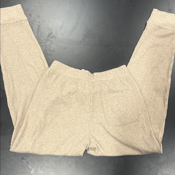 ALO Ypga Muse Set in Gravel - Picture 4 of 5